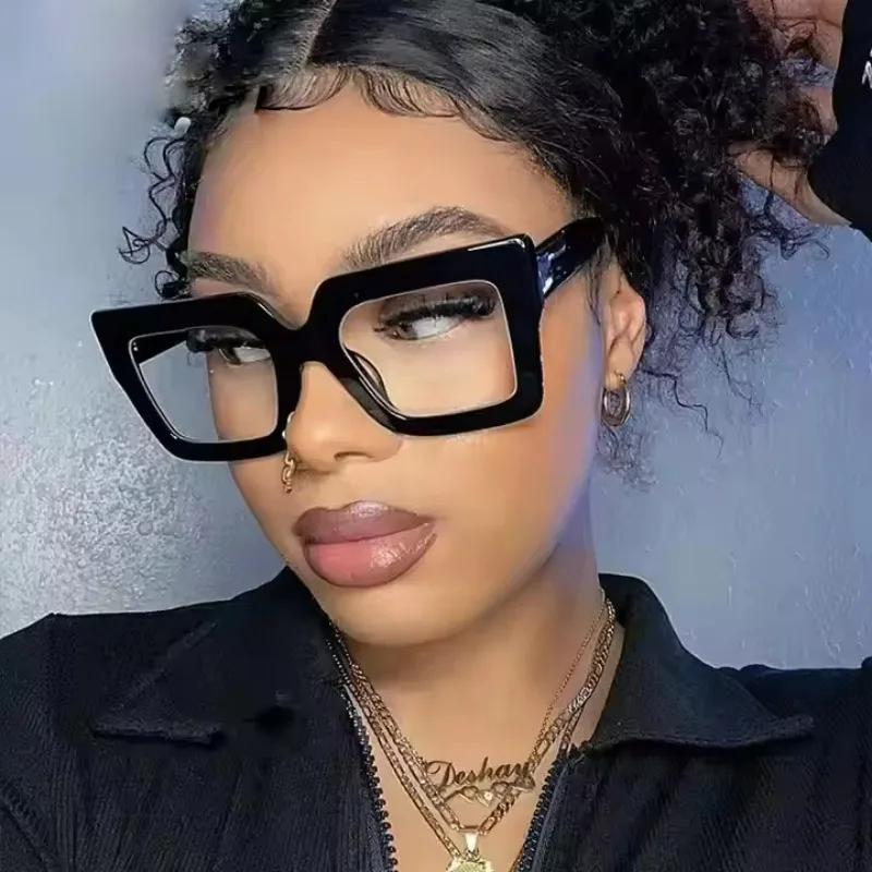 Square Large Frame Retro Bohemian Women's Fashion Sunglasses Transparent Lenses, Suitable for Daily Vacation Wear Accessories
Square Large Frame Retro Bohemian Women's Fashion Sunglasses Transparent Lenses, Suitable for Daily Vacation Wear Accessories