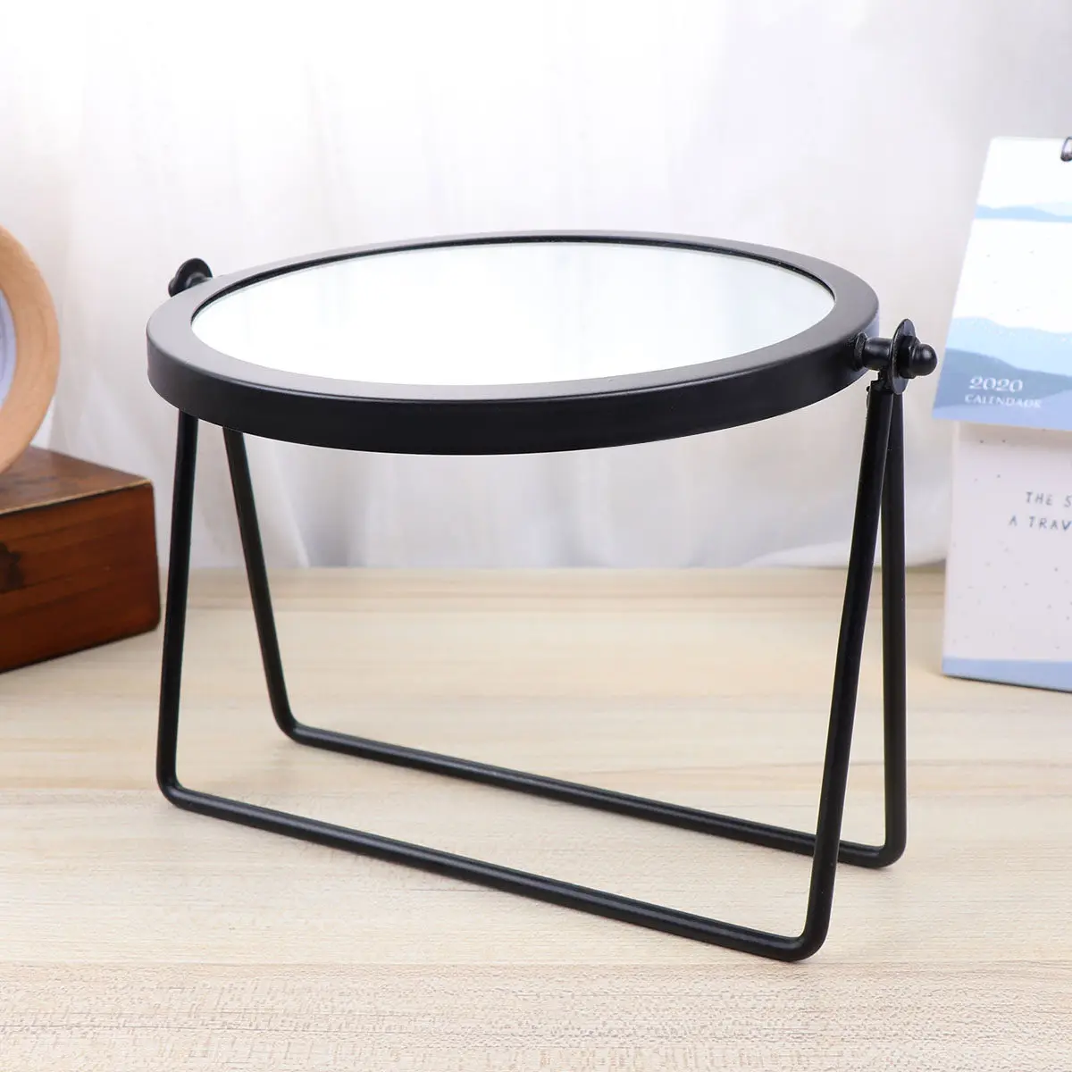 1 шт. Элегантное круглое зеркало для макияжа в металлической раме, настольное, для ванной комнаты, для женщин, для быстрой коррекции макияжа, с защитой от царапин
1 шт. Элегантное круглое зеркало для макияжа в металлической раме, настольное, для ванной комнаты, для женщин, для быстрой коррекции макияжа, с защитой от царапин