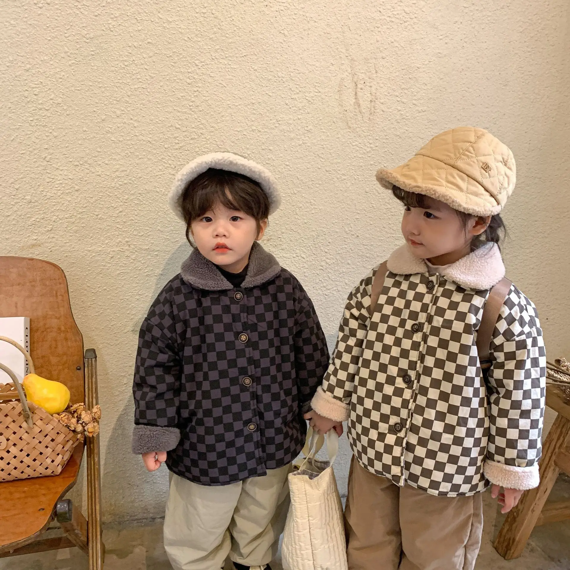 Korean version children's clothing winter children's cotton coat with thick velvet checkerboard pattern cotton coat for boys and
Korean version children's clothing winter children's cotton coat with thick velvet checkerboard pattern cotton coat for boys and