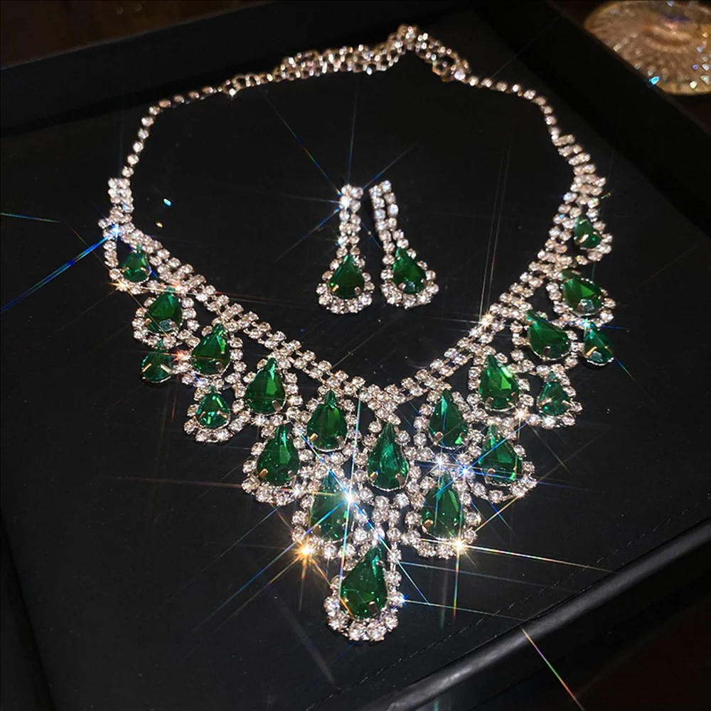 Crystal-encrusted Water Drop Tassel Necklace Earrings Set High-end Heavy Collarbone Chain Retro Evening Dress Jewelry
Crystal-encrusted Water Drop Tassel Necklace Earrings Set High-end Heavy Collarbone Chain Retro Evening Dress Jewelry