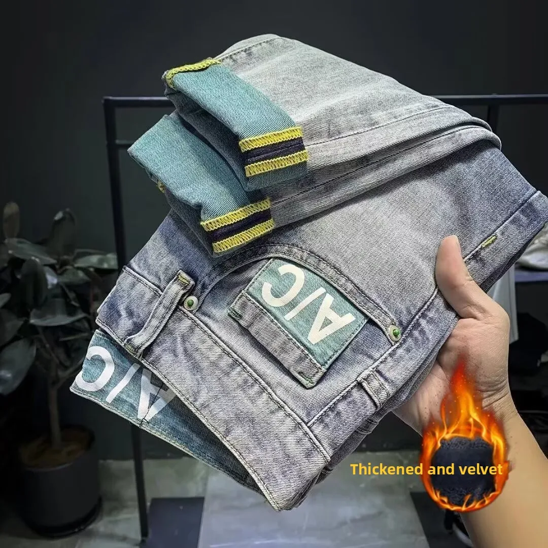 Мужские джинсы премиум-класса в стиле ретро с вышивкой, зауженные, на флисовой подкладке, осенне-зимние, модные, брендовые
Мужские джинсы премиум-класса в стиле ретро с вышивкой, зауженные, на флисовой подкладке, осенне-зимние, модные, брендовые