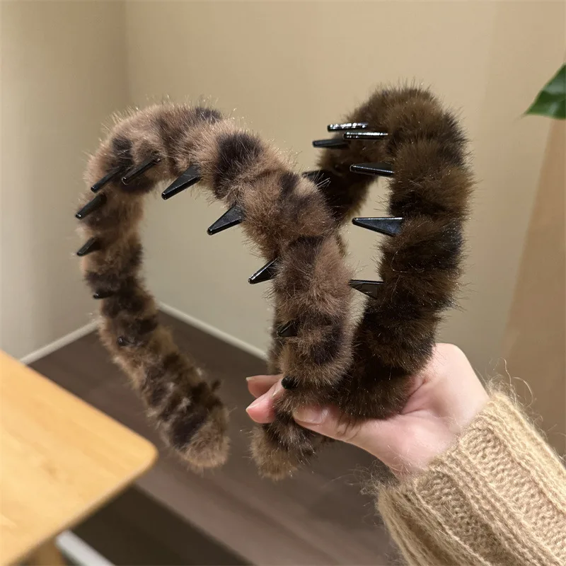 2Pcs New Leopard Print Plush Teethed Non-slip Hairband For Women Sweet Hair Ornament Headband Hair Band Fashion Hair Accessories
2Pcs New Leopard Print Plush Teethed Non-slip Hairband For Women Sweet Hair Ornament Headband Hair Band Fashion Hair Accessories