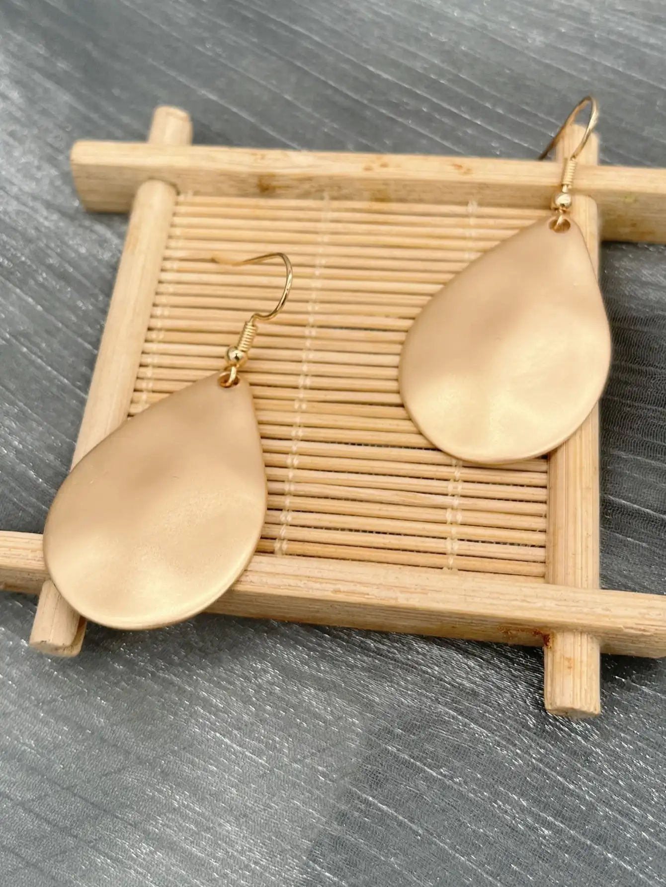 Gold Plated Teardrop Dangle Earrings for Women, Elegant Daily Wear Fashion Jewelry
Gold Plated Teardrop Dangle Earrings for Women, Elegant Daily Wear Fashion Jewelry