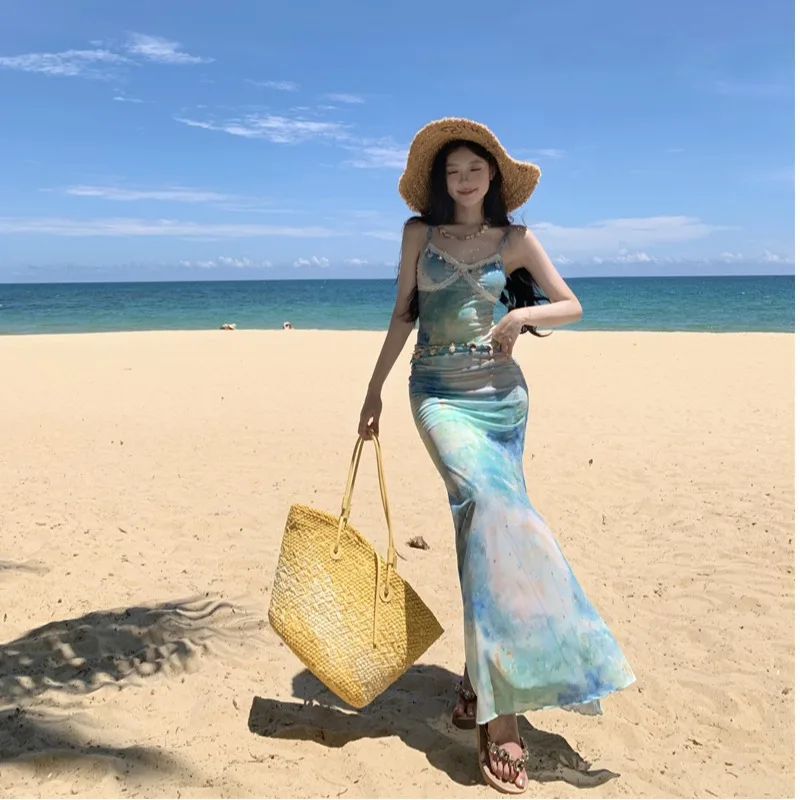 Длинное вечернее платье с кружевными вставками и дизайном в стиле «русалка», низкая талия, на бретельках, с эффектом сухой росписи, летнее.
Длинное вечернее платье с кружевными вставками и дизайном в стиле «русалка», низкая талия, на бретельках, с эффектом сухой росписи, летнее.