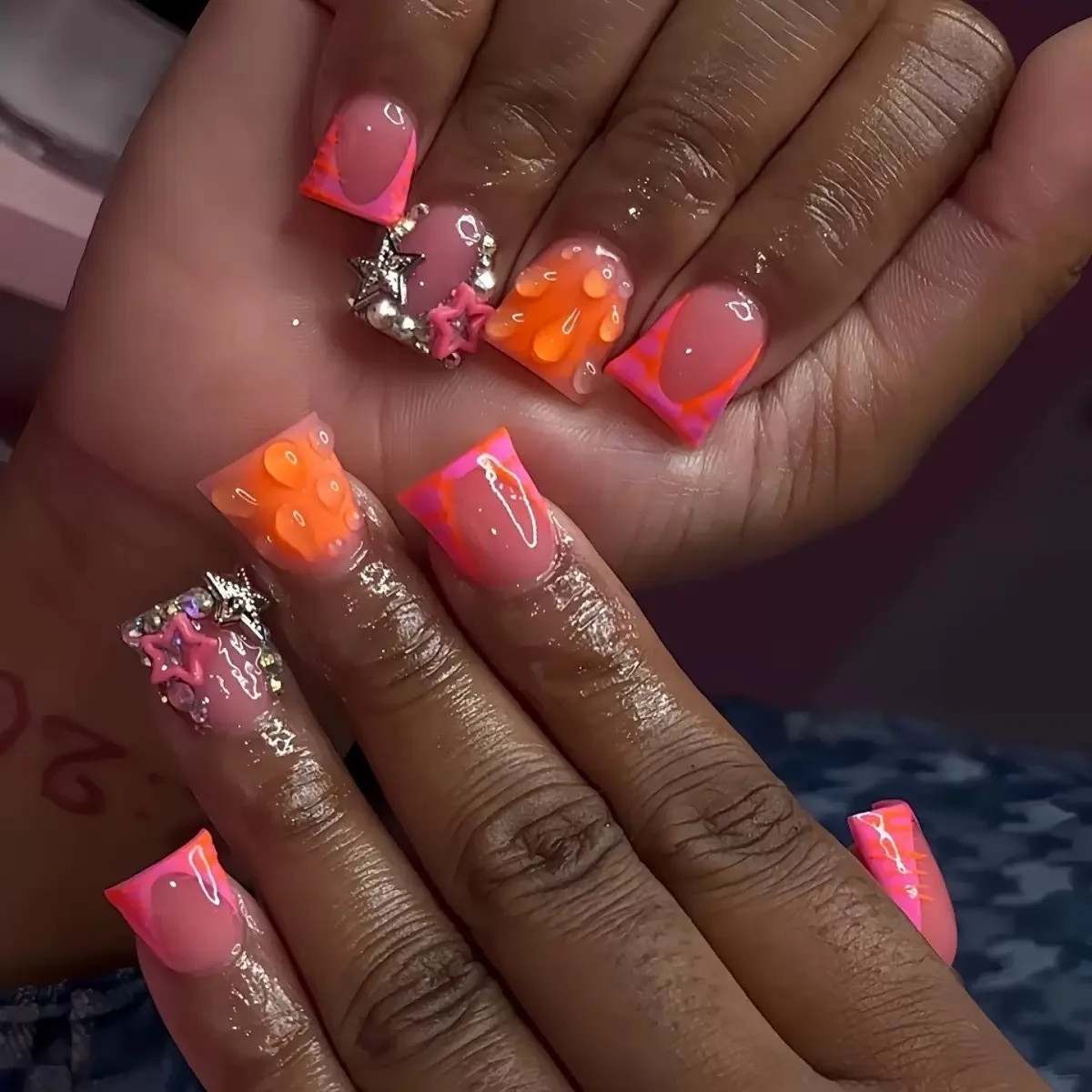 24pcs Pink Orange Fake Nail Tips Y2k Metal Star Water Ripple Designs Short Duckbill False Nails Sweet Cool French Press On Nail
24pcs Pink Orange Fake Nail Tips Y2k Metal Star Water Ripple Designs Short Duckbill False Nails Sweet Cool French Press On Nail