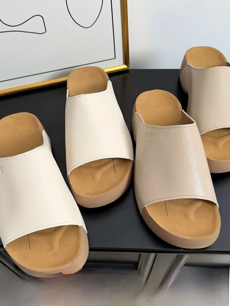 American Style Thick Bottom Comfortable Slippers Spring Summer Women's Fashion Versatile Simple Roman Style Sandals
American Style Thick Bottom Comfortable Slippers Spring Summer Women's Fashion Versatile Simple Roman Style Sandals