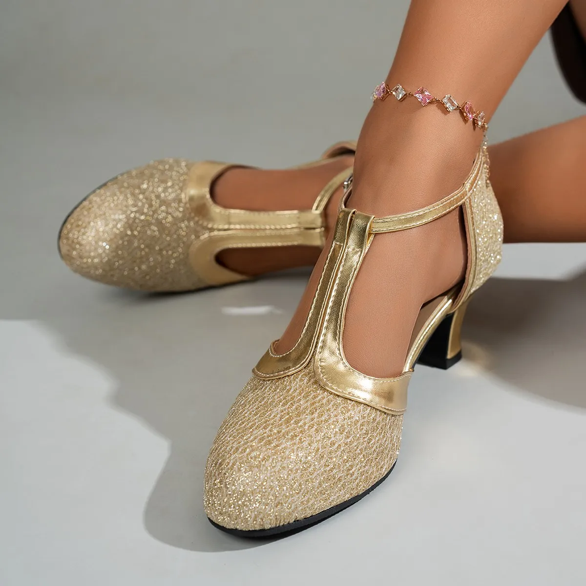 Soft-soled Non-slip Dance Shoes, High Heels, Adult Women's Dance Shoes, Spring and Summer Latin Standard Women's Shoes
Soft-soled Non-slip Dance Shoes, High Heels, Adult Women's Dance Shoes, Spring and Summer Latin Standard Women's Shoes