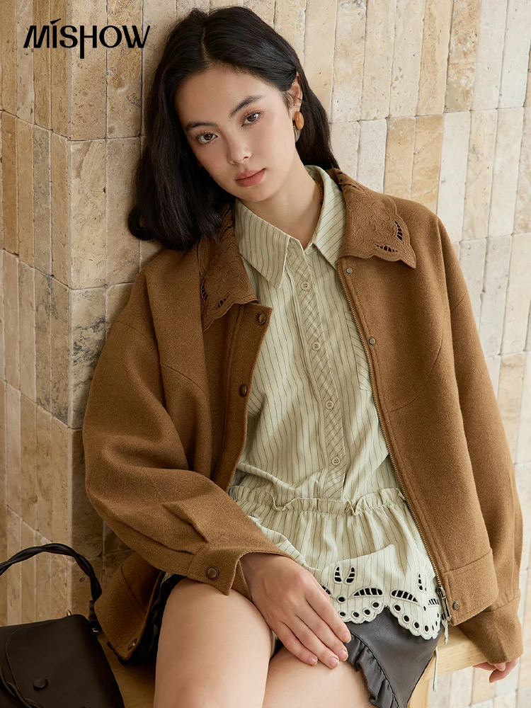 MISHOW Brown Woolen Coat for Women 2025 Winter Hollow Out Embroidery Turn Down Collar Retro Short Loose Casual Coat MXE49W0856
MISHOW Brown Woolen Coat for Women 2025 Winter Hollow Out Embroidery Turn Down Collar Retro Short Loose Casual Coat MXE49W0856
