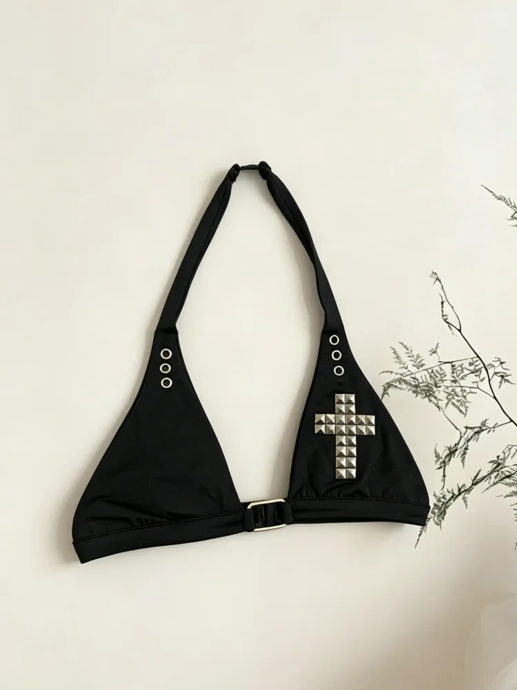 Retro Egirl Black Halter Bikini Top With 3D Stud Cross Embellishment Eyelet Detail Front Square Buckle Slim Fit Clubwear Top
Retro Egirl Black Halter Bikini Top With 3D Stud Cross Embellishment Eyelet Detail Front Square Buckle Slim Fit Clubwear Top