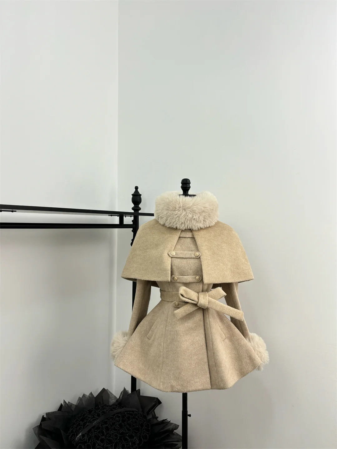 Sweet Hot Girl Detachable Cape Woolen Coat Women's Autumn/winter Slim Fur Double Breasted A-line Coat Fashion Female Clothes
Sweet Hot Girl Detachable Cape Woolen Coat Women's Autumn/winter Slim Fur Double Breasted A-line Coat Fashion Female Clothes