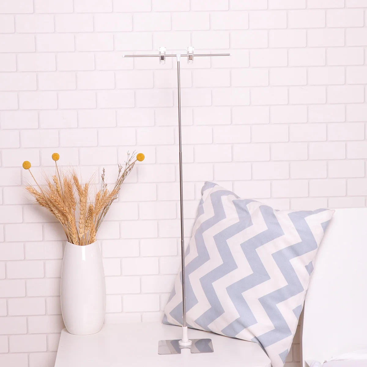 T Type Poster Stand Telescopic Height Adjustable Frosted Non-Slip Surface Dual-Side Display Metal Base For Store Supermarket
T Type Poster Stand Telescopic Height Adjustable Frosted Non-Slip Surface Dual-Side Display Metal Base For Store Supermarket