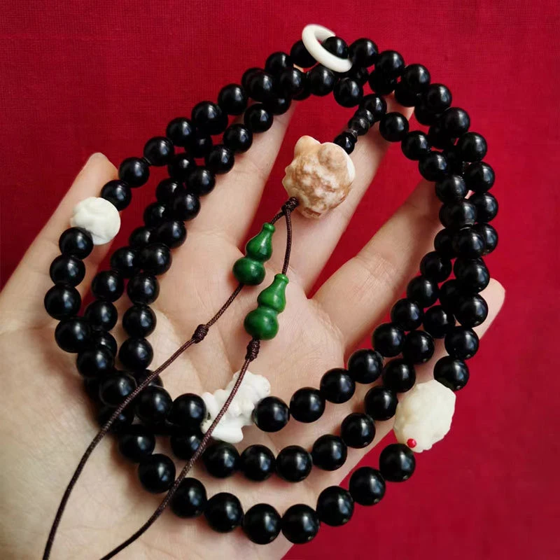 108 Buddhist beads made of old black ox horn with long grain patterns, paired with deer antlers, golden toad, camel bone, runnin
108 Buddhist beads made of old black ox horn with long grain patterns, paired with deer antlers, golden toad, camel bone, runnin