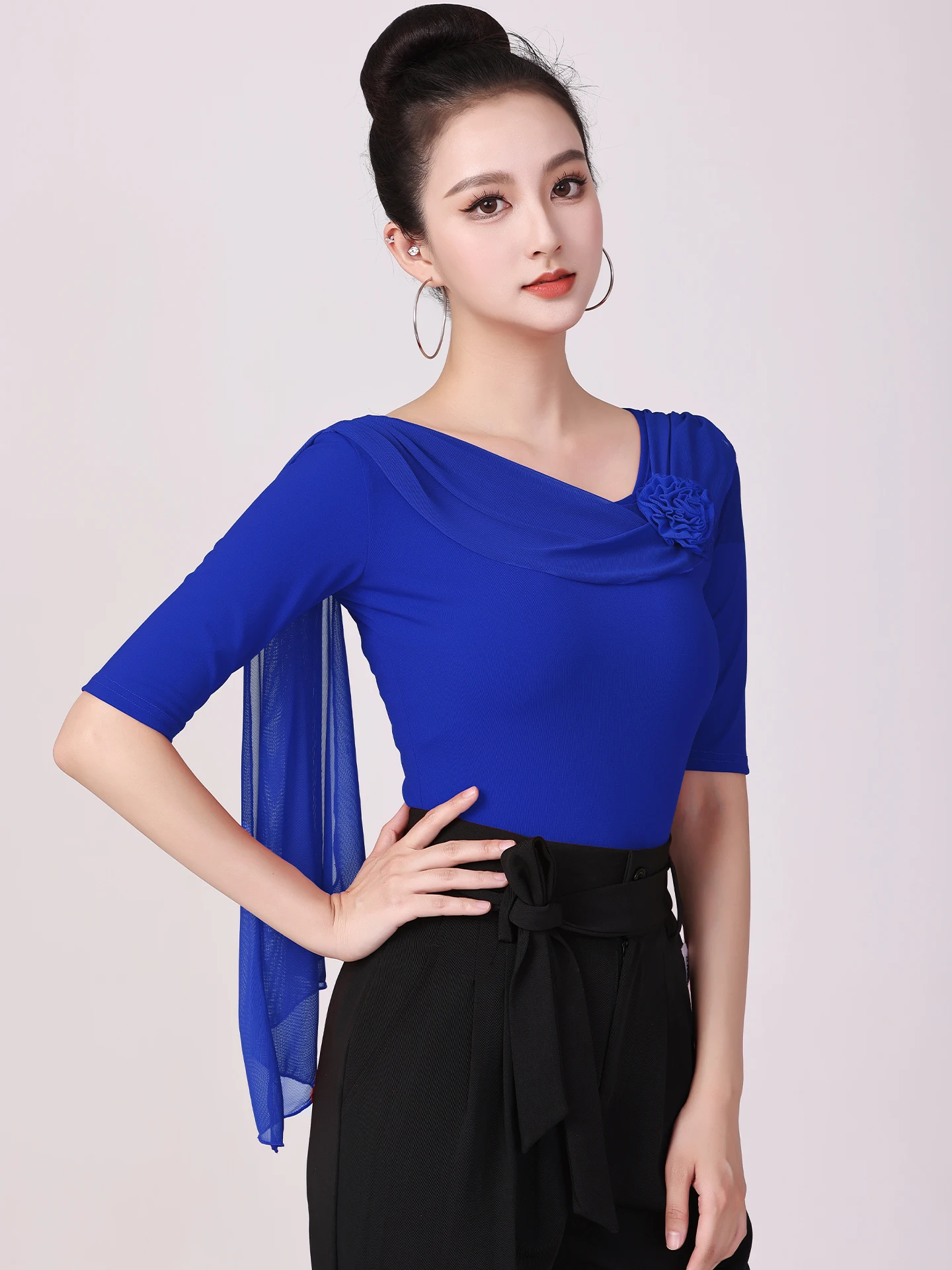Professional Modern Dance Clothes Female Adult Medium-sleeved Tops Summer New Ballroom Latin Dance Performance Clothes
Professional Modern Dance Clothes Female Adult Medium-sleeved Tops Summer New Ballroom Latin Dance Performance Clothes