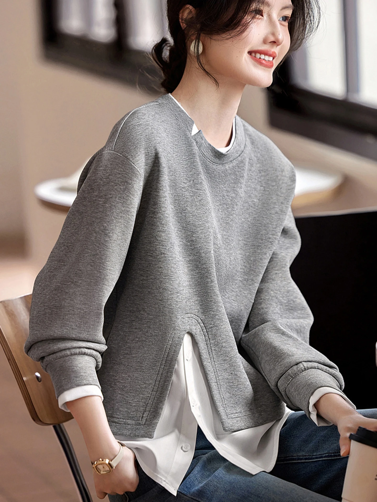 Удобный женский свитшот с длинным рукавом, базовый слой, модный, высококачественный, брендовый, для повседневной носки, в корейском стиле, свободного кроя
Удобный женский свитшот с длинным рукавом, базовый слой, модный, высококачественный, брендовый, для повседневной носки, в корейском стиле, свободного кроя