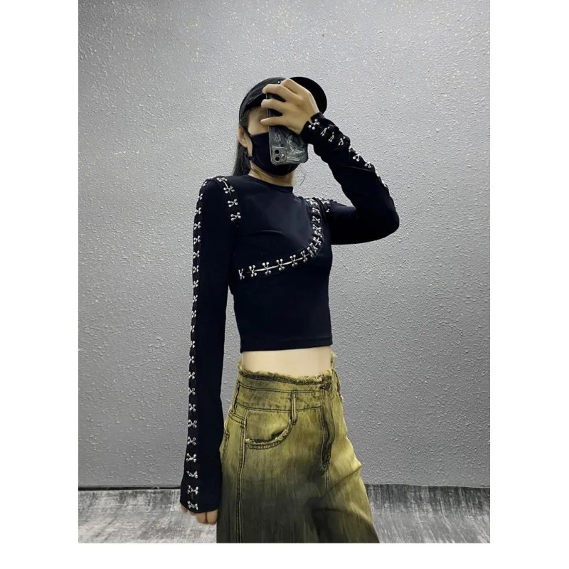 2025 European and American New Dark Wind Rivet Top Splicing Fashion Black Cutting Top Decorative Skull Head
2025 European and American New Dark Wind Rivet Top Splicing Fashion Black Cutting Top Decorative Skull Head