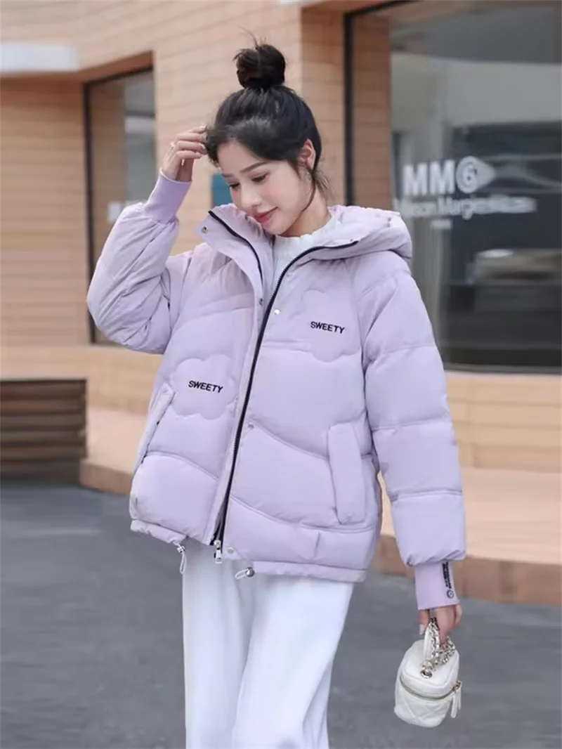 Women's Down Cotton Jacket Winter New Korean Bread Coat Down Cotton Padded Short Outwear Zipper Long Sleeves Hooded Parkas
Women's Down Cotton Jacket Winter New Korean Bread Coat Down Cotton Padded Short Outwear Zipper Long Sleeves Hooded Parkas