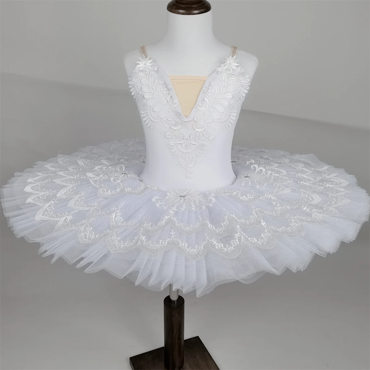 Балетная юбка-пачка, костюмы «Лебединое озеро», черно-белая танцевальная юбка-пачка на бретельках, сценическая одежда для девочек
Балетная юбка-пачка, костюмы «Лебединое озеро», черно-белая танцевальная юбка-пачка на бретельках, сценическая одежда для девочек