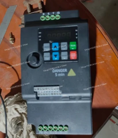 SKI780 Mini Variable Frequency Drive 220V 0.75kW 1.5kW 2.2kW 1HP for Motor Speed Control VFD Inverter
SKI780 Mini Variable Frequency Drive 220V 0.75kW 1.5kW 2.2kW 1HP for Motor Speed Control VFD Inverter