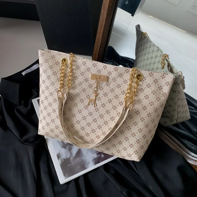 New Presbyopia Handbag Texture Soft Leather Large Capacity Tote Women Bag With Hanging Accessories Shoulder Bag Commuting Bag
New Presbyopia Handbag Texture Soft Leather Large Capacity Tote Women Bag With Hanging Accessories Shoulder Bag Commuting Bag