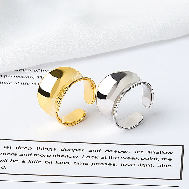 Trendy Wide Face Yellow Metal Open Ring Bread Shape Fashionable Personality Accessory Cold Tone Jewelry for Men And Women
Trendy Wide Face Yellow Metal Open Ring Bread Shape Fashionable Personality Accessory Cold Tone Jewelry for Men And Women