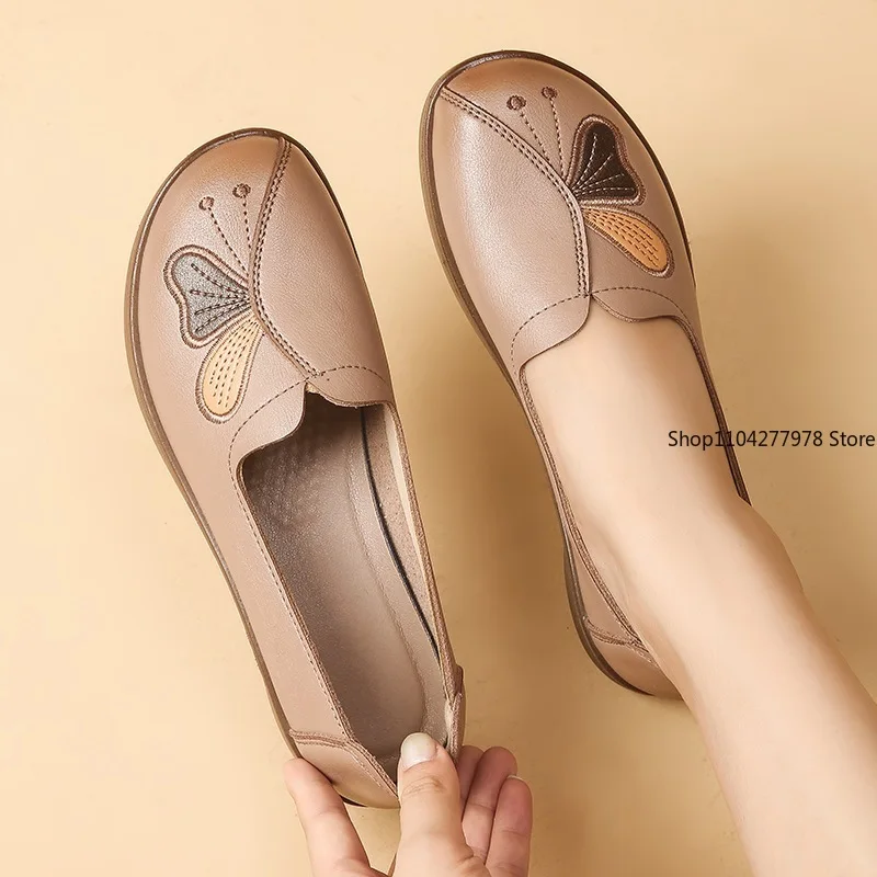 Autumn Mother Shoes 2025 Leather Middle-aged and Elderly Flat-soled Single Shoes Elderly Non-slip Soft-soled Leather Flats
Autumn Mother Shoes 2025 Leather Middle-aged and Elderly Flat-soled Single Shoes Elderly Non-slip Soft-soled Leather Flats