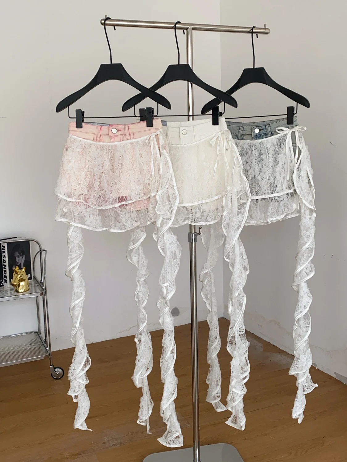 Korean Style Lace Splice A-Line Sweet Lace Trim Denim Shorts Women High Waist Slimming Versatile Commute Personality Hot Pants
Korean Style Lace Splice A-Line Sweet Lace Trim Denim Shorts Women High Waist Slimming Versatile Commute Personality Hot Pants