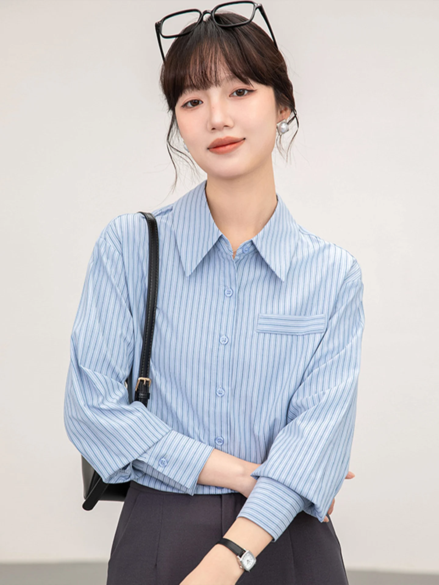 Casual Beautiful Blue Striped Long Sleeve Neck Shirt Women's Spring New Style Versatile Loose Professional Blouse
Casual Beautiful Blue Striped Long Sleeve Neck Shirt Women's Spring New Style Versatile Loose Professional Blouse