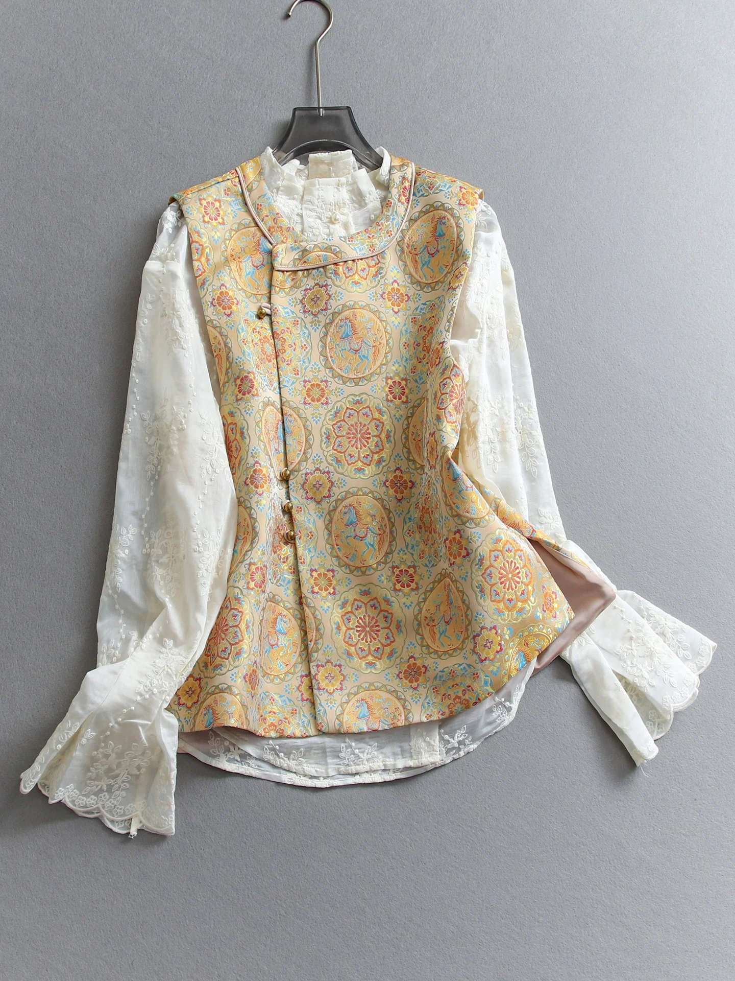 New Chinese Style Heavy Embroidery Buttonless Sleeveless Vest Long Sleeve Women's Shirt Matching Full Set of Clothing W883
New Chinese Style Heavy Embroidery Buttonless Sleeveless Vest Long Sleeve Women's Shirt Matching Full Set of Clothing W883