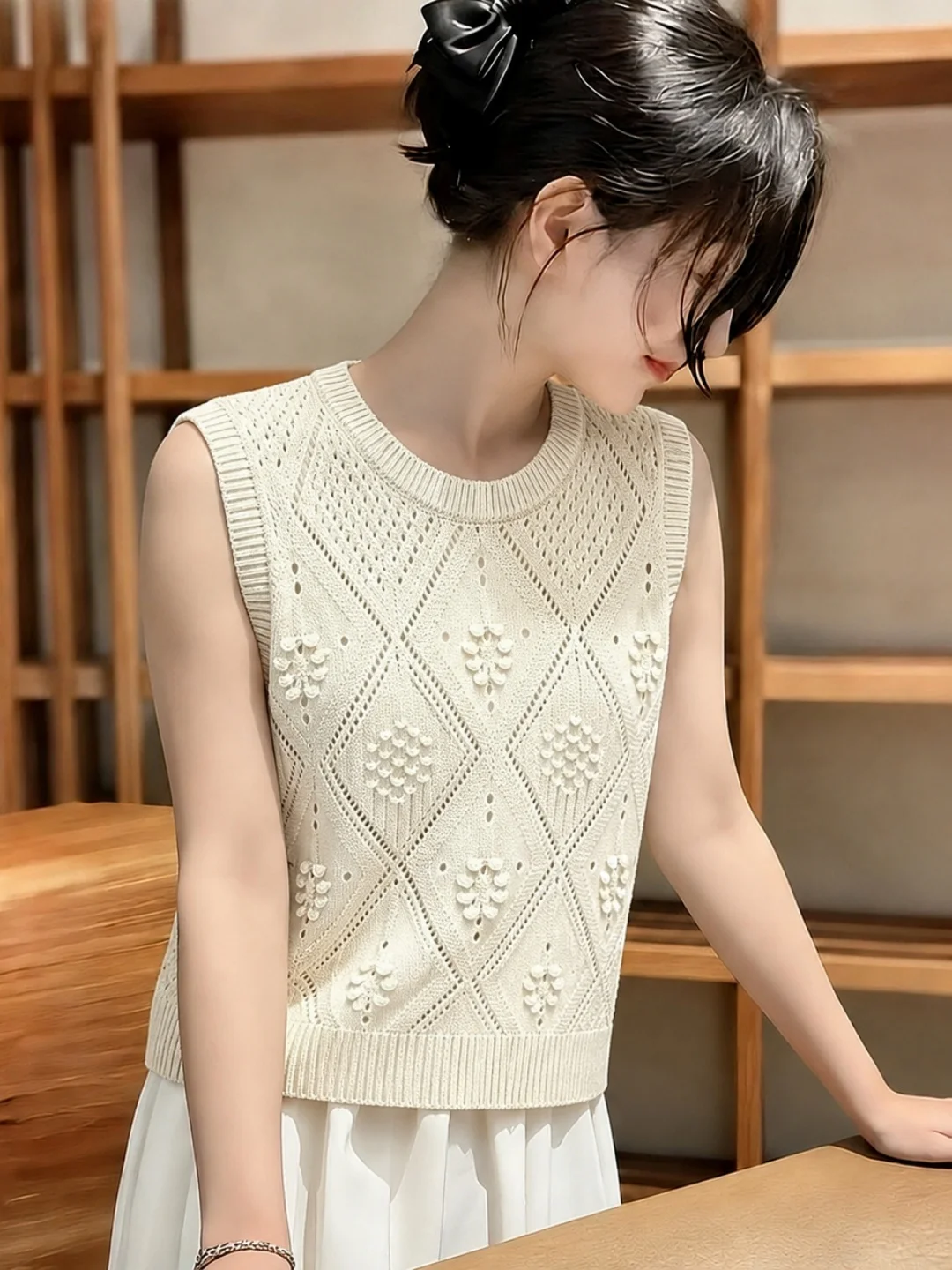 Summer Lightweight Knitted Vest Diamond Hollow Design Sleeveless Soft Style Fashionable Layering Thin Top Women's Clothing
Summer Lightweight Knitted Vest Diamond Hollow Design Sleeveless Soft Style Fashionable Layering Thin Top Women's Clothing