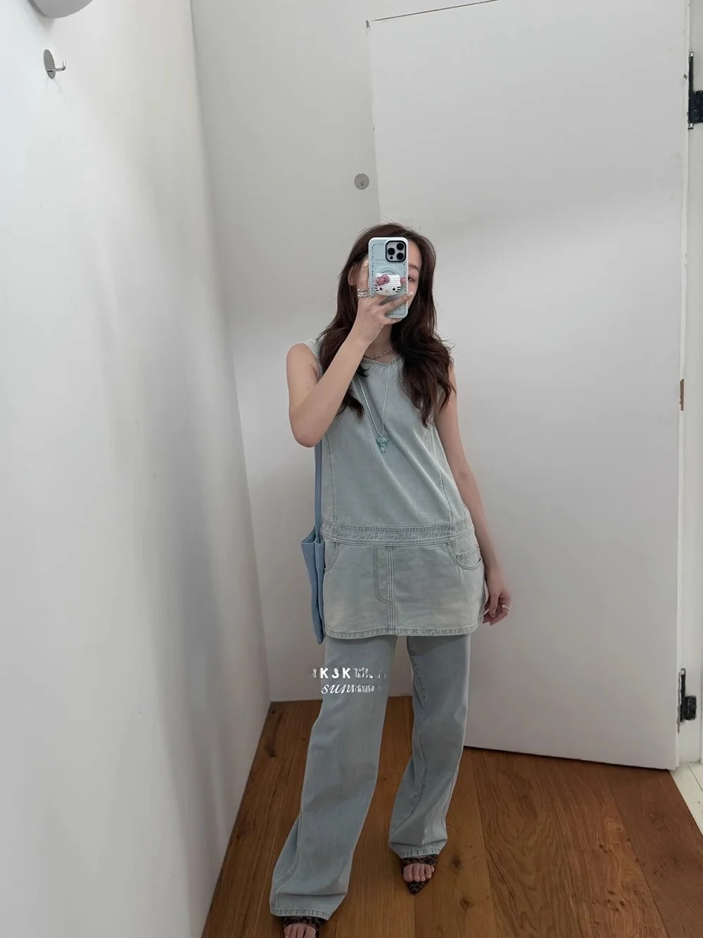 Summer New Arrival AK Skylan2026 Denim Three-Piece Set Tank Top Skirt Long Pants Half Skirt Fashionable Women's Ensemble
Summer New Arrival AK Skylan2026 Denim Three-Piece Set Tank Top Skirt Long Pants Half Skirt Fashionable Women's Ensemble