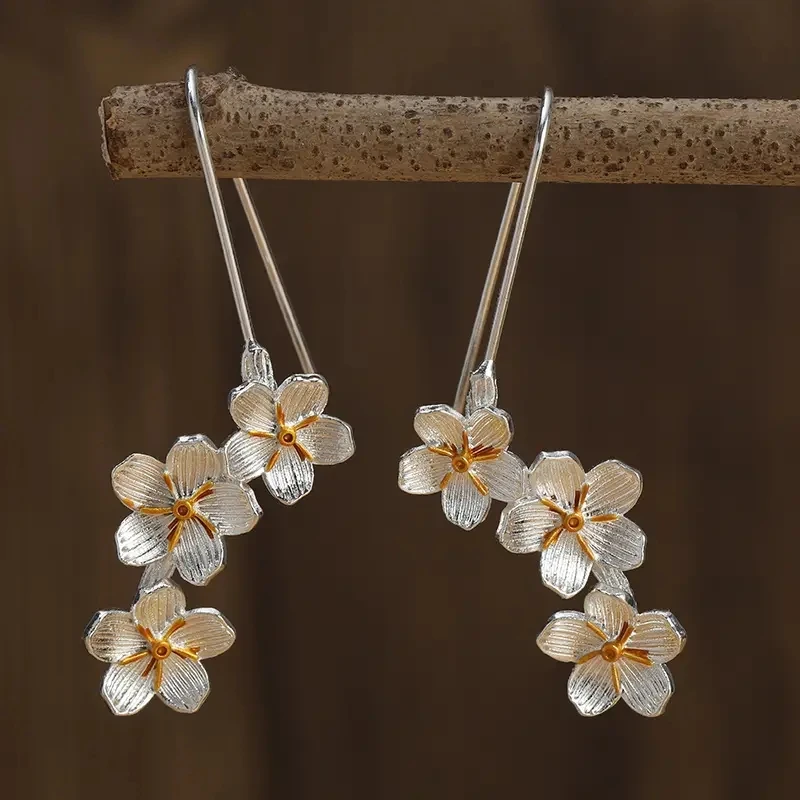 Silvery Vintage Flower Dropped Earrings for Ladies and Girls with Ethnic Elegant Style
Silvery Vintage Flower Dropped Earrings for Ladies and Girls with Ethnic Elegant Style