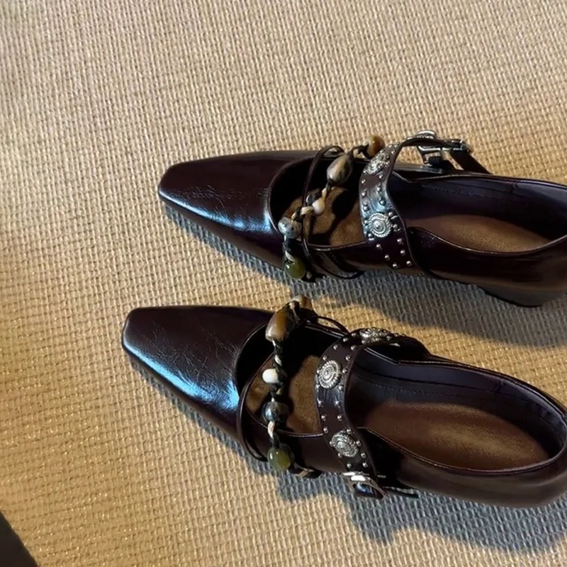 Retro-style Rivet and Bead Embellished Fashionable Square-toe Mary Jane Shoes for Women,Shallow Toe,Single Heel,Large Size 35-42
Retro-style Rivet and Bead Embellished Fashionable Square-toe Mary Jane Shoes for Women,Shallow Toe,Single Heel,Large Size 35-42