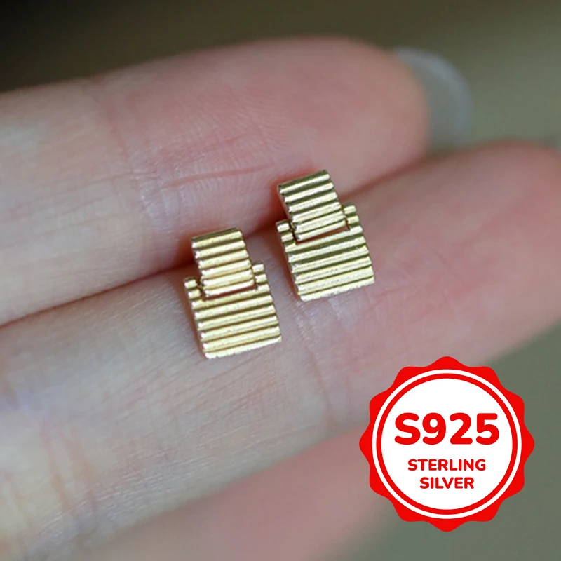 S925 Sterling Silver Striped Square Earrings for Women Simple Classic Fashion Elegant Light Luxury Retro Daily Life Leisure
S925 Sterling Silver Striped Square Earrings for Women Simple Classic Fashion Elegant Light Luxury Retro Daily Life Leisure