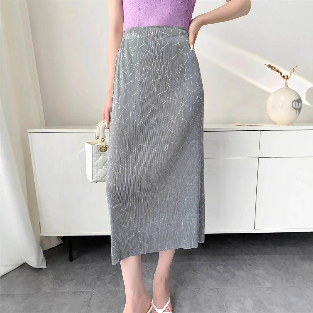 Miyake Style Pleated Skirt for Women 2025 Summer New Gold Stamping Comfortable and Casual High-waisted Slim Pleated Skirt
Miyake Style Pleated Skirt for Women 2025 Summer New Gold Stamping Comfortable and Casual High-waisted Slim Pleated Skirt