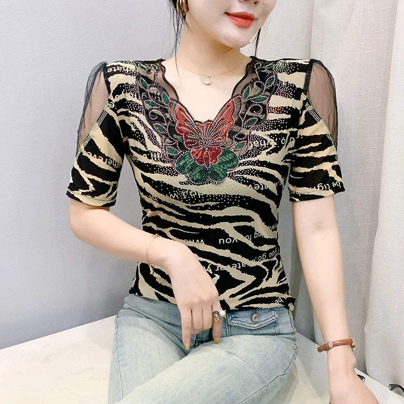 European Letter Printed Shirt V Neck Short Sleeve Mesh Tops 2025 Summer Sexy Women T Shirt
European Letter Printed Shirt V Neck Short Sleeve Mesh Tops 2025 Summer Sexy Women T Shirt