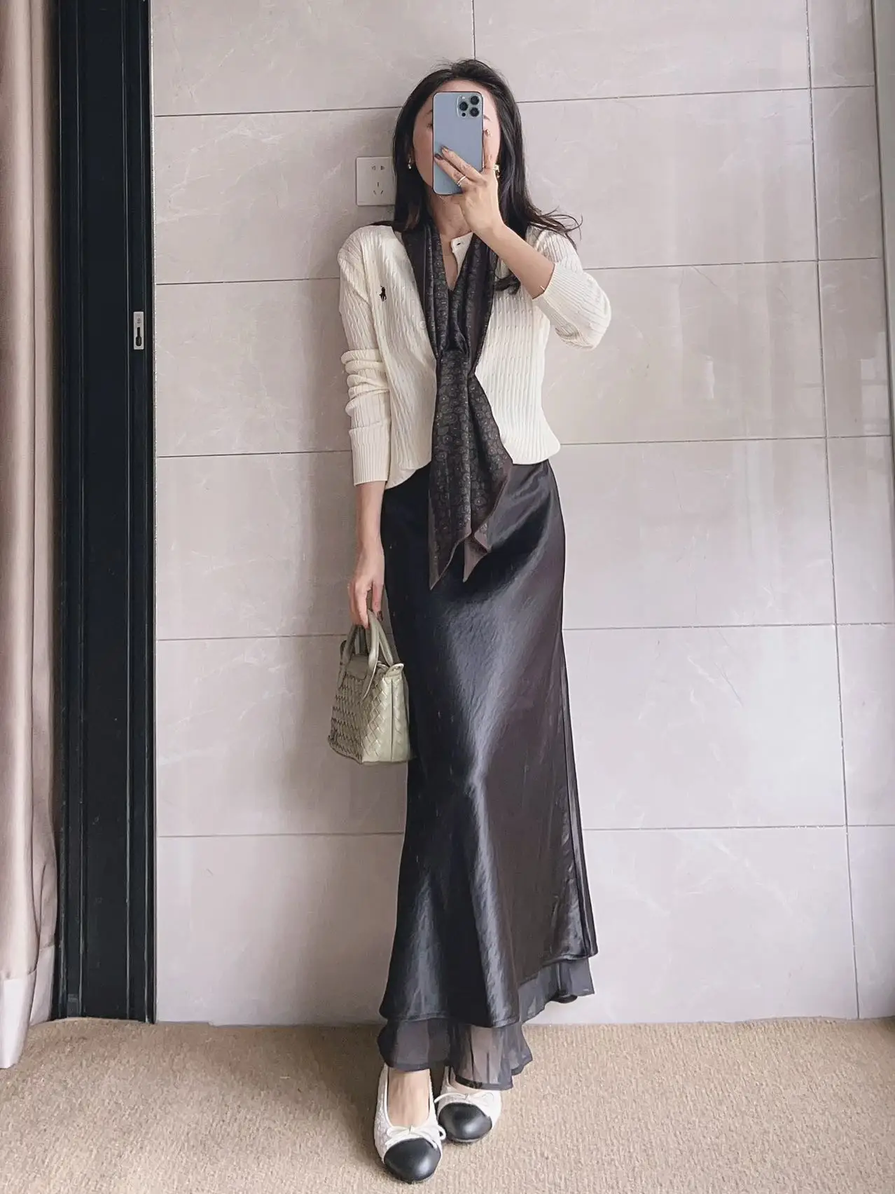 Elegant Romantic Vintage Acetate Slimming High Waist Velvet Long Skirt Fish Tail Skirt for Women Spring Season Fashion
Elegant Romantic Vintage Acetate Slimming High Waist Velvet Long Skirt Fish Tail Skirt for Women Spring Season Fashion