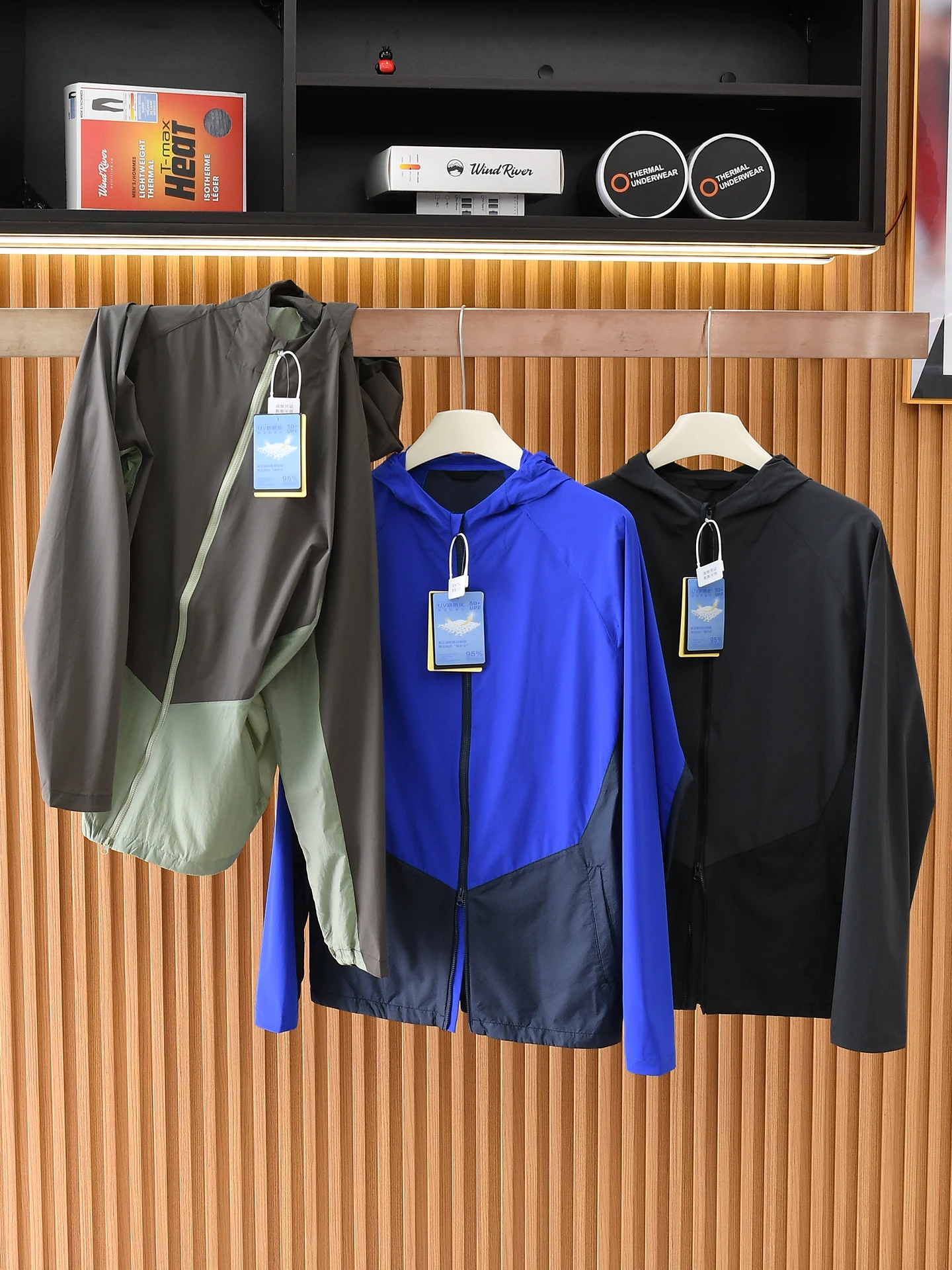 Lightweight Outdoor Men's Jacket Summer Anti-Uv Hat Jacket 3D Tailoring Breathable Nylon Fabric Zipper Closure Side Pockets
Lightweight Outdoor Men's Jacket Summer Anti-Uv Hat Jacket 3D Tailoring Breathable Nylon Fabric Zipper Closure Side Pockets