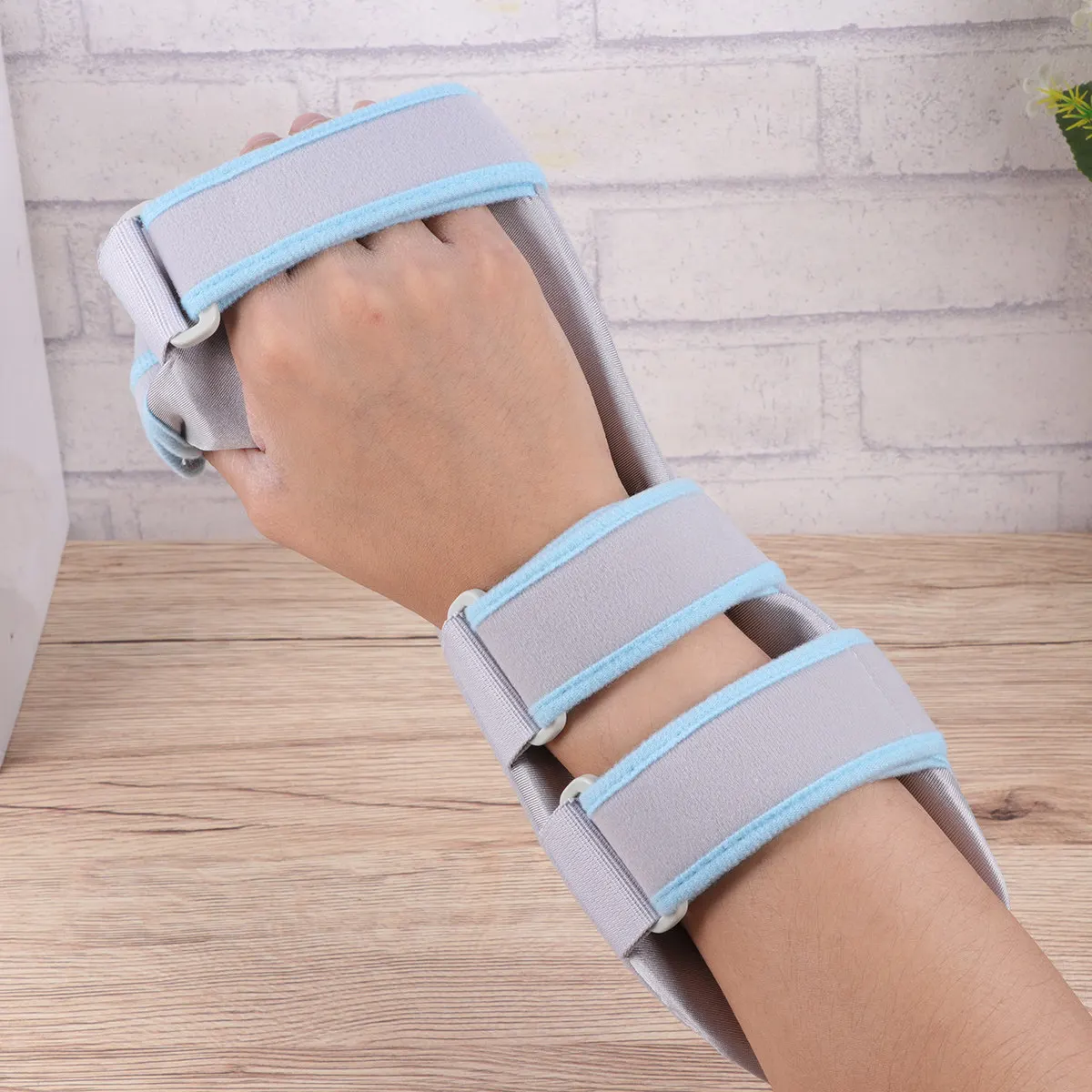 Фиксатор для правой руки: мягкая функциональная поддержка запястья, регулируемый фиксатор пальцев при болях, растяжениях, тендините, переломах
Фиксатор для правой руки: мягкая функциональная поддержка запястья, регулируемый фиксатор пальцев при болях, растяжениях, тендините, переломах