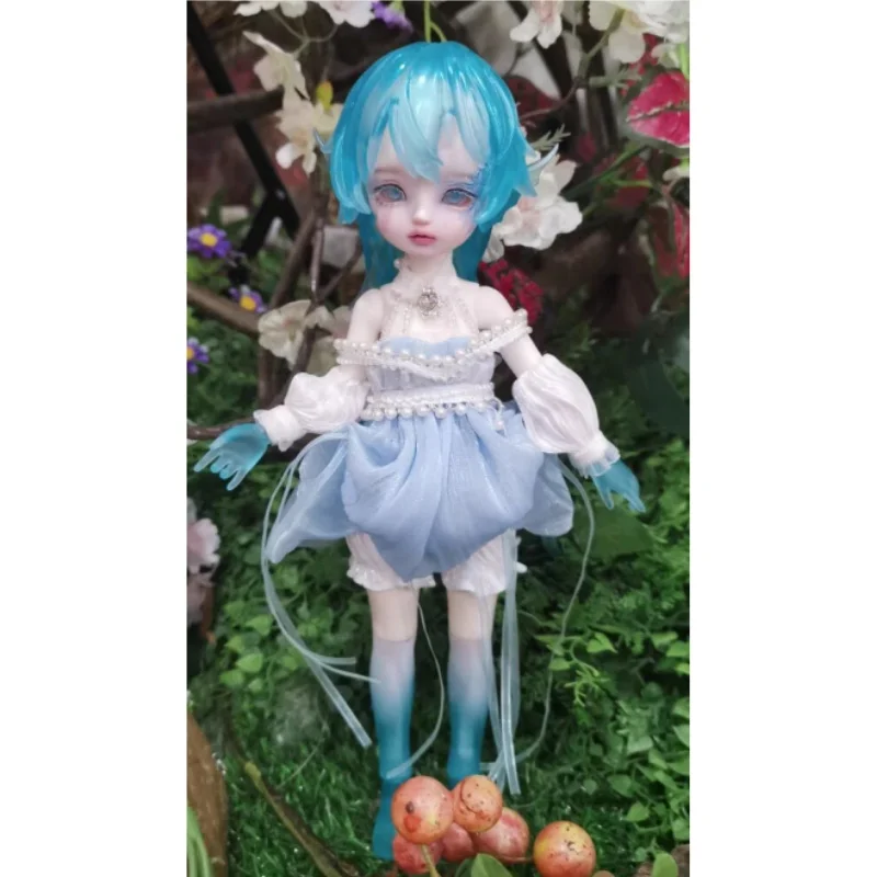 Оригинальная кукла Joybjd Kurage 1/6 Bjd, прозрачная кукла с голубыми лапами, волосы из смолы, медуза, Сказочная Детская кукла, украшение, рождественский подарок
Оригинальная кукла Joybjd Kurage 1/6 Bjd, прозрачная кукла с голубыми лапами, волосы из смолы, медуза, Сказочная Детская кукла, украшение, рождественский подарок
