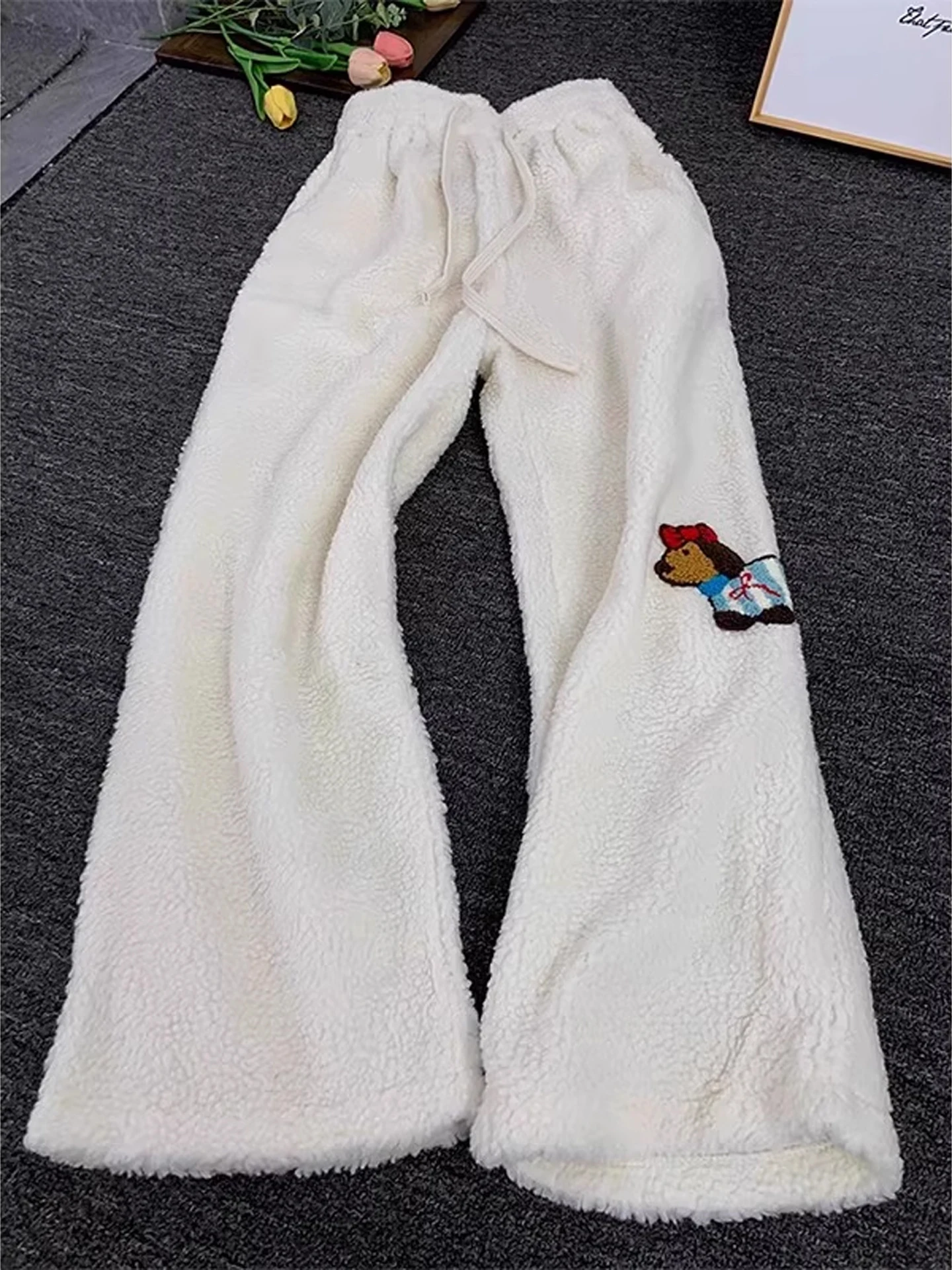 Thiened Fce Lined Embroidered Casual Pants Men's Autumn Winter Faion Brand Wide Leg Pants Warm Straight Tube Trousers
Thiened Fce Lined Embroidered Casual Pants Men's Autumn Winter Faion Brand Wide Leg Pants Warm Straight Tube Trousers