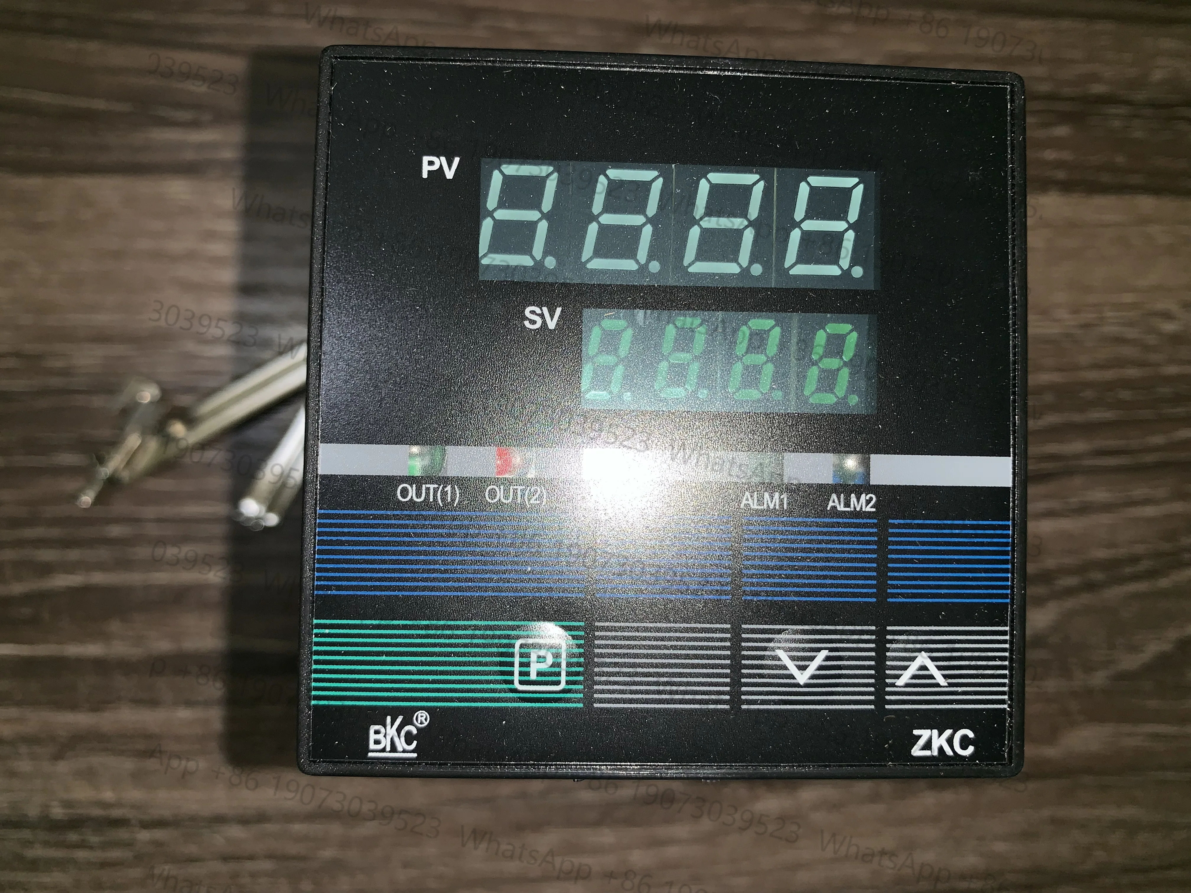 новый оригинальный оригинальный товар BKC производители ZKC с регулятором SCR ZKG-100 ZKC-200D
новый оригинальный оригинальный товар BKC производители ZKC с регулятором SCR ZKG-100 ZKC-200D