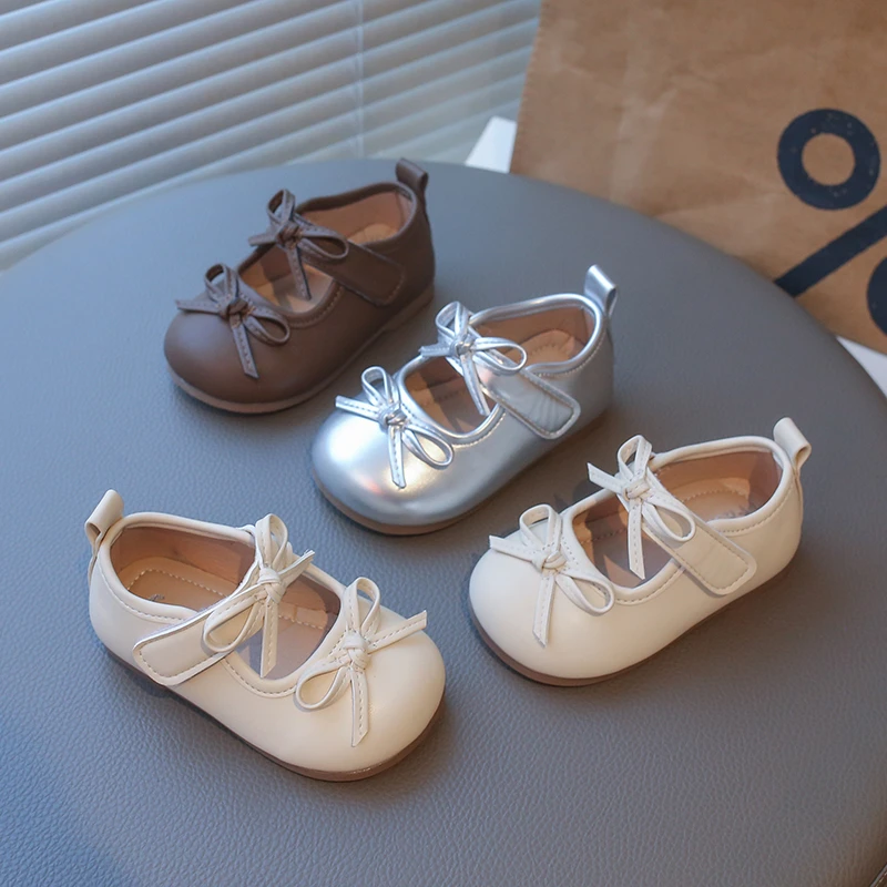 Детские кожаные туфли для девочек, весна 2026, новая модная коллекция, корейский стиль, мягкая подошва, нескользящие, универсальные, с бантом, на плоской подошве, для принцесс
Детские кожаные туфли для девочек, весна 2026, новая модная коллекция, корейский стиль, мягкая подошва, нескользящие, универсальные, с бантом, на плоской подошве, для принцесс