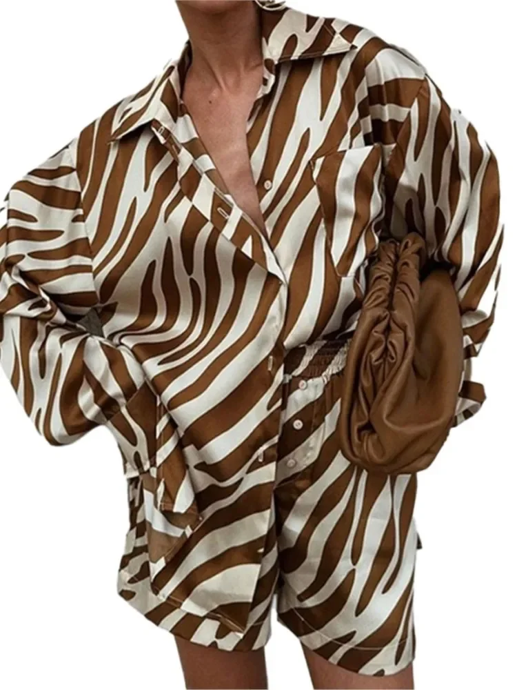 Leopard Print Spring Summer Shorts Set Women's Fashion Top Shorts Button Up Shirt+high Waisted Shorts Set Casual Two-piece Set
Leopard Print Spring Summer Shorts Set Women's Fashion Top Shorts Button Up Shirt+high Waisted Shorts Set Casual Two-piece Set