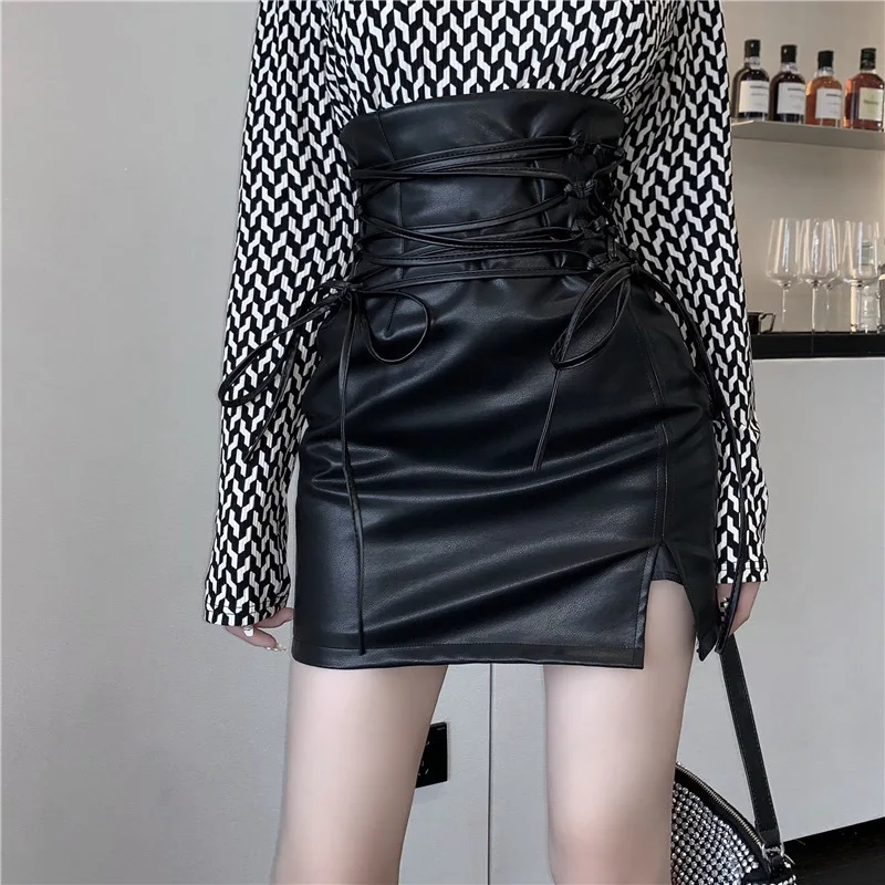 Black Leather Mini Skirts Women Gothic High Waist Slim Fit Cool Pencil Skirt Female Sexy Club Back Zipper Split Bag Hip Skirt
Black Leather Mini Skirts Women Gothic High Waist Slim Fit Cool Pencil Skirt Female Sexy Club Back Zipper Split Bag Hip Skirt