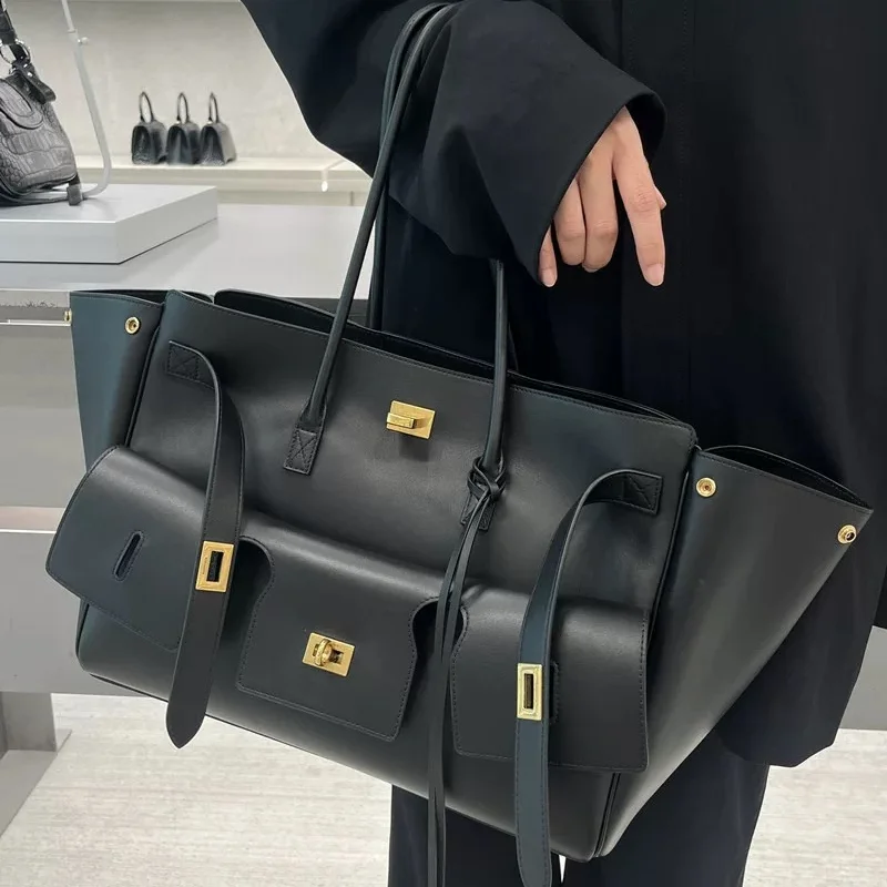 high quality Leather Women's Bag Cool Motorcycle Platinum Square Buckle Simple Versatile Large Capacity Travel Underarm Tote Bag
high quality Leather Women's Bag Cool Motorcycle Platinum Square Buckle Simple Versatile Large Capacity Travel Underarm Tote Bag
