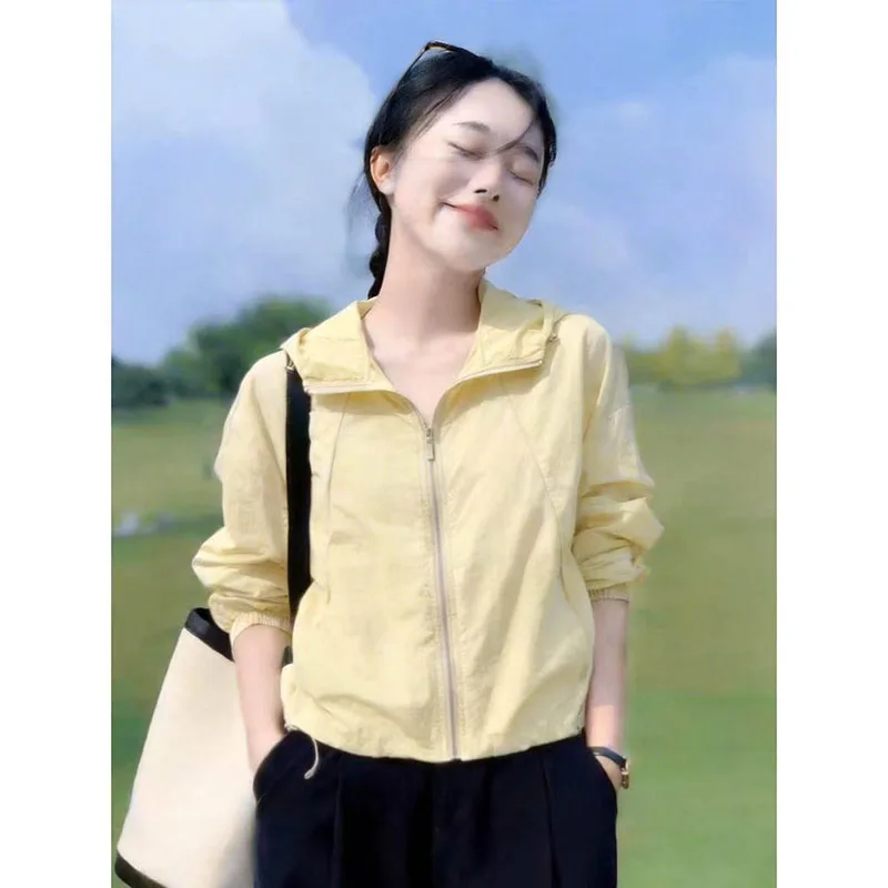 2026 Summer Women Solid Thin New Fashion Zipper Hooded Coat Versatile Loose-fit Breathable Cardigan
2026 Summer Women Solid Thin New Fashion Zipper Hooded Coat Versatile Loose-fit Breathable Cardigan