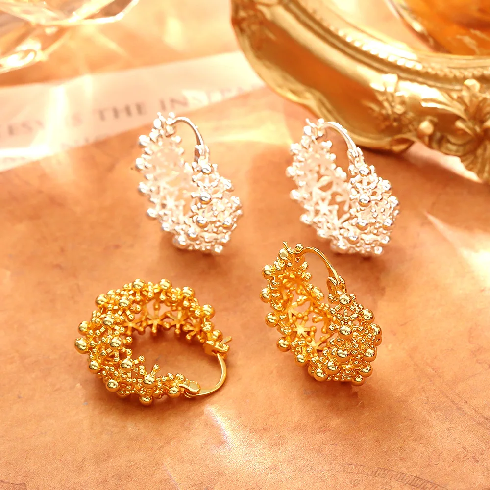 Fashionable and exquisite hollow earrings, light luxury, high-end and cold style earrings, personalized and elegant earrings
Fashionable and exquisite hollow earrings, light luxury, high-end and cold style earrings, personalized and elegant earrings