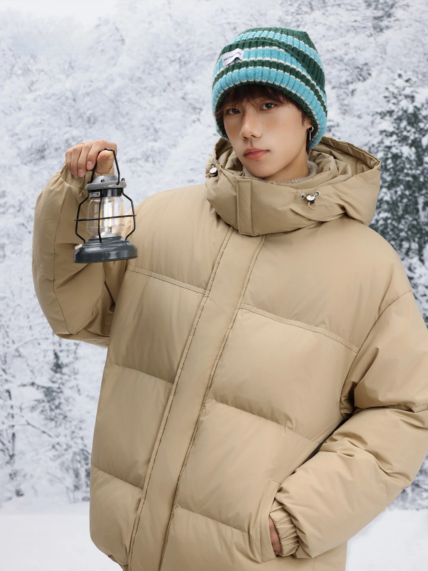 Легкая утепленная мужская куртка с капюшоном, зимнее теплое пуховое пальто, защищающее от холода, из хлопка, с коротким рукавом, на молнии, из полиэфирного волокна
Легкая утепленная мужская куртка с капюшоном, зимнее теплое пуховое пальто, защищающее от холода, из хлопка, с коротким рукавом, на молнии, из полиэфирного волокна