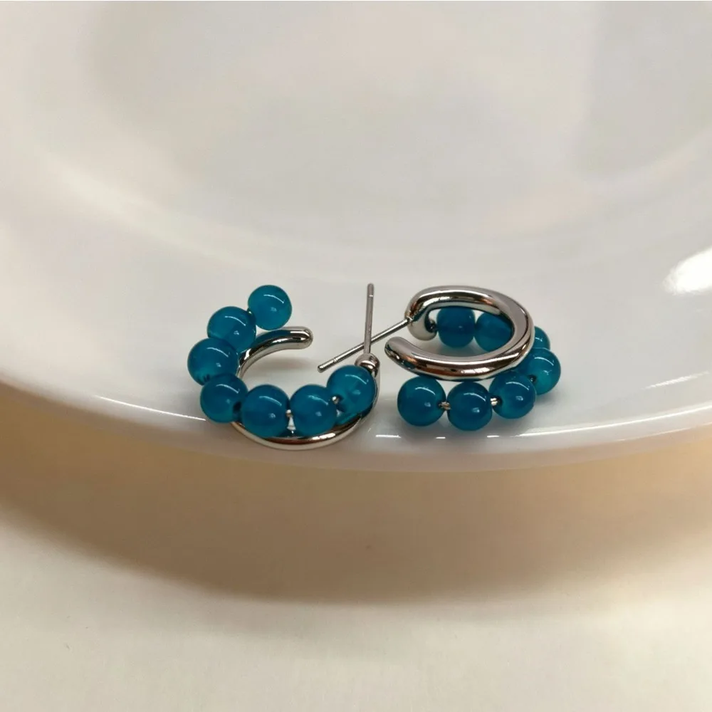 Popular Feminine Cool Style Retro Noble Old Money Style Hoop Earrings Blue Natural Stone Beaded Circle Blue Earrings for Women
Popular Feminine Cool Style Retro Noble Old Money Style Hoop Earrings Blue Natural Stone Beaded Circle Blue Earrings for Women