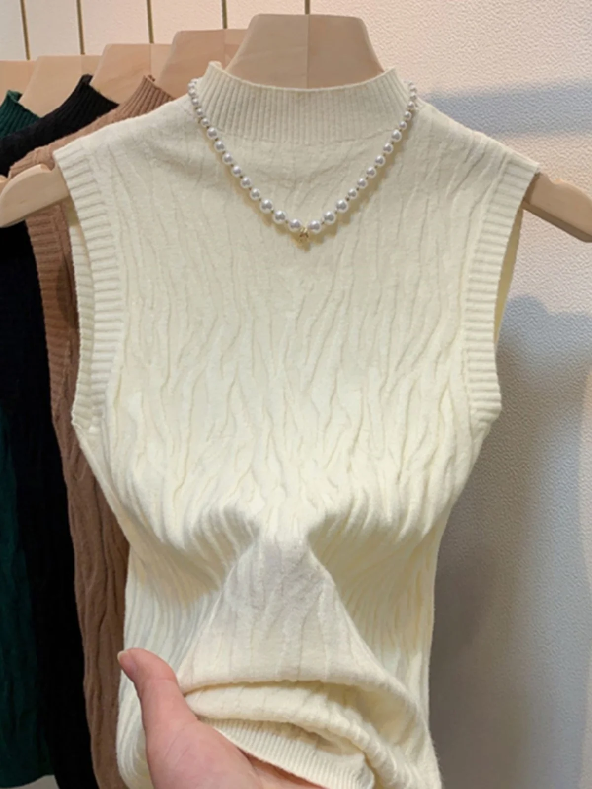 Вязаный жилет Ele с высоким воротником и фактурной текстурой, женский, модный, летний, теплый, повседневный, стандартный крой
Вязаный жилет Ele с высоким воротником и фактурной текстурой, женский, модный, летний, теплый, повседневный, стандартный крой